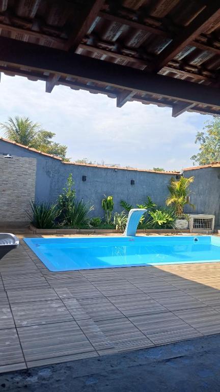 a blue swimming pool with a water slide at Cantinho da Familia in São Pedro