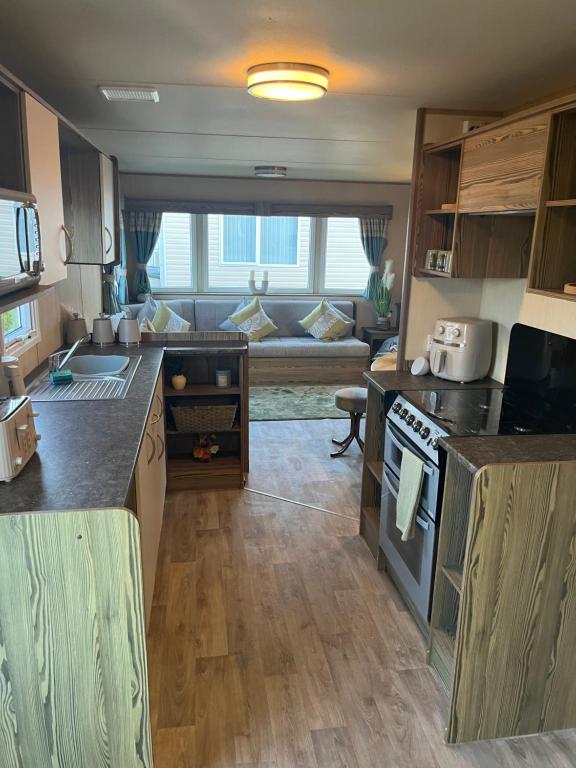 Η κουζίνα ή μικρή κουζίνα στο Lilah's caravan rental