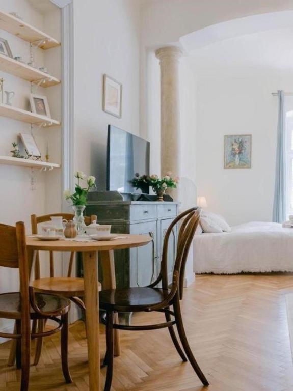 a living room with a table and chairs and a bed at CYPRIAN apartment in Banská Štiavnica