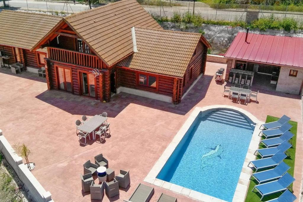 an overhead view of a house with a swimming pool at Wood Sunrise in Casabermeja