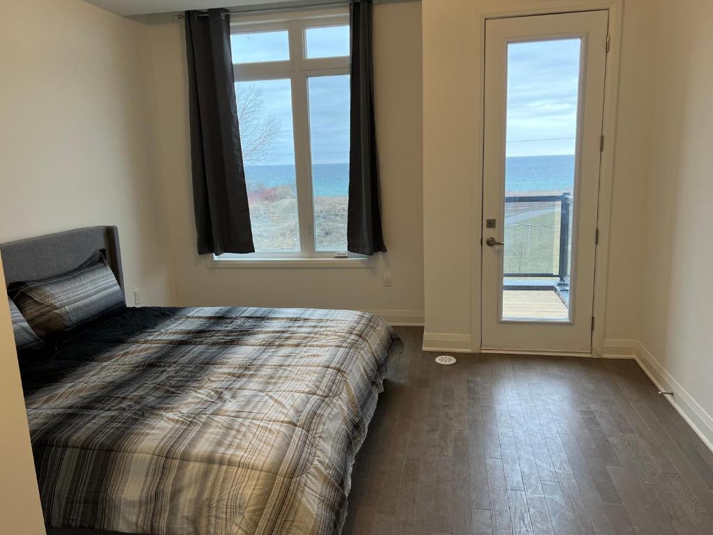 En eller flere senge i et værelse på Bowmanville Room