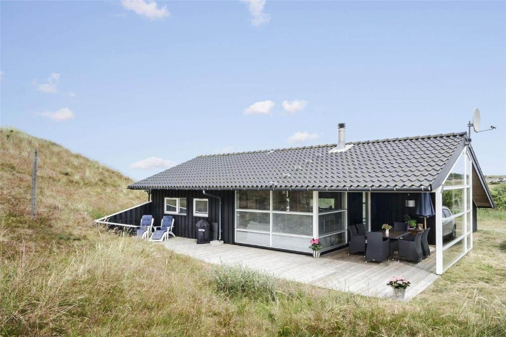 Το κτήριο όπου στεγάζεται  η παραθεριστική κατοικία