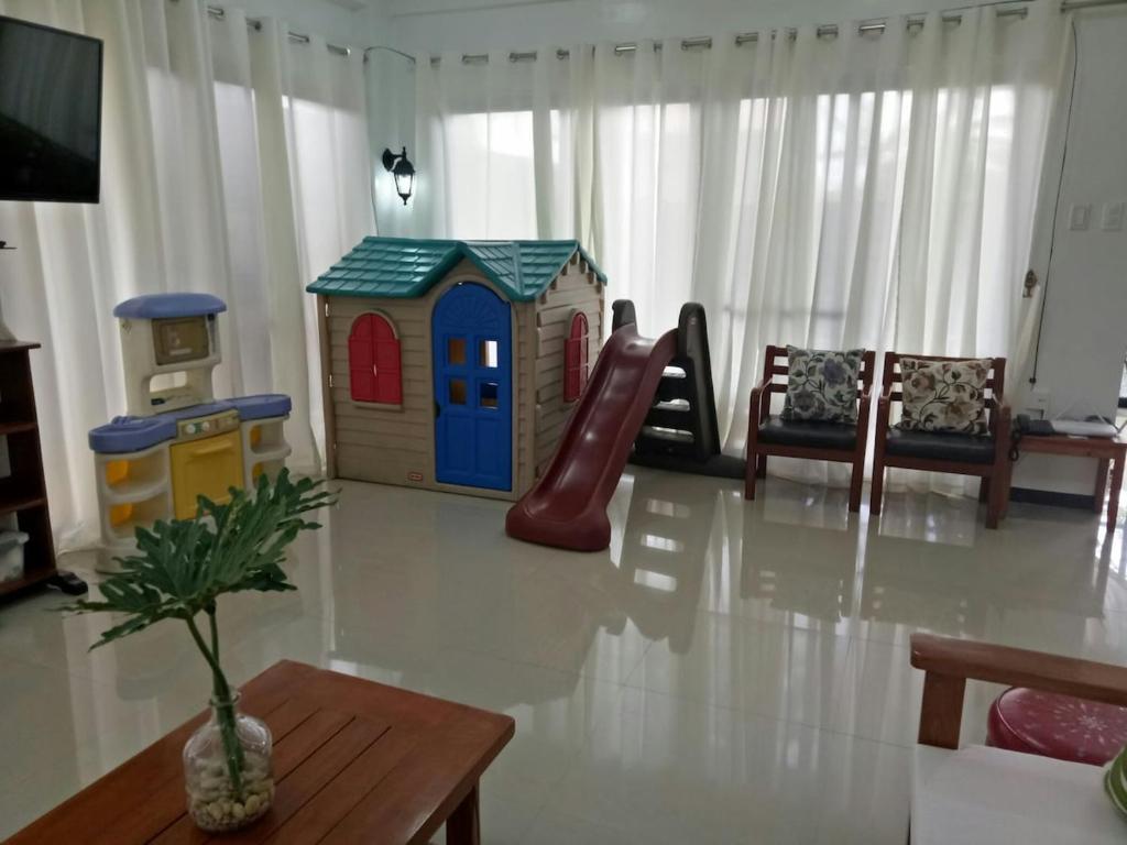 a living room with a play set and a slide at Framelyn's Suites in Breezy Tagaytay in Tagaytay