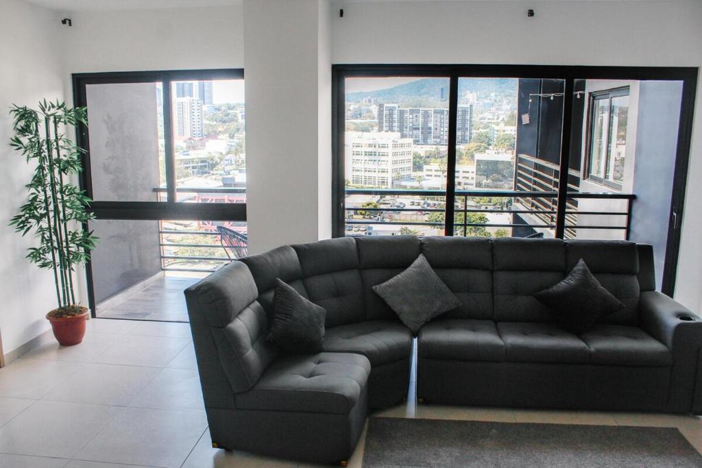 Curated visual reference: Visual Reference: Luxury Penthouse With Stunning Views Of El Escalon San Salvador