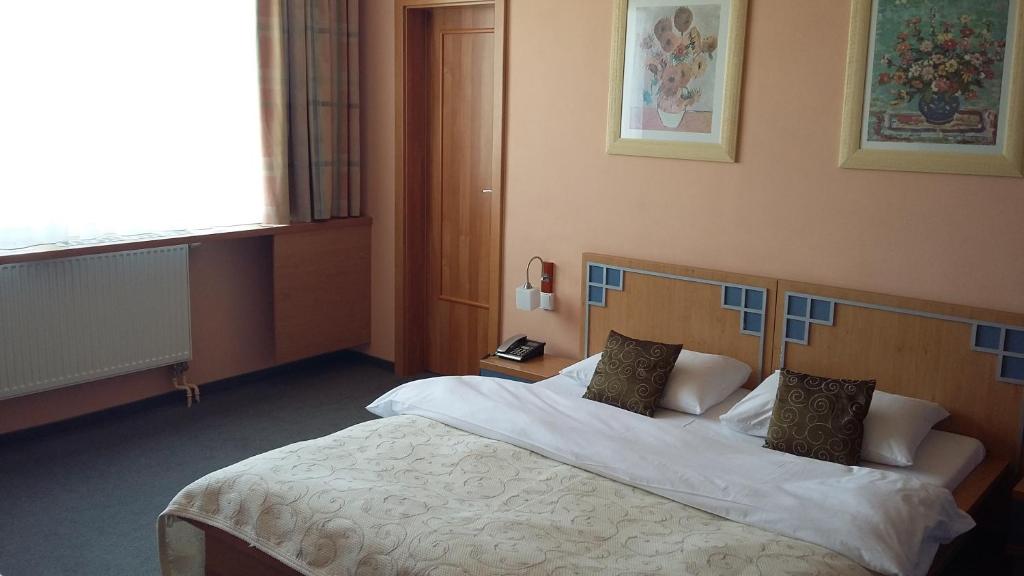 Postel nebo postele na pokoji v ubytování Hotel Cascade