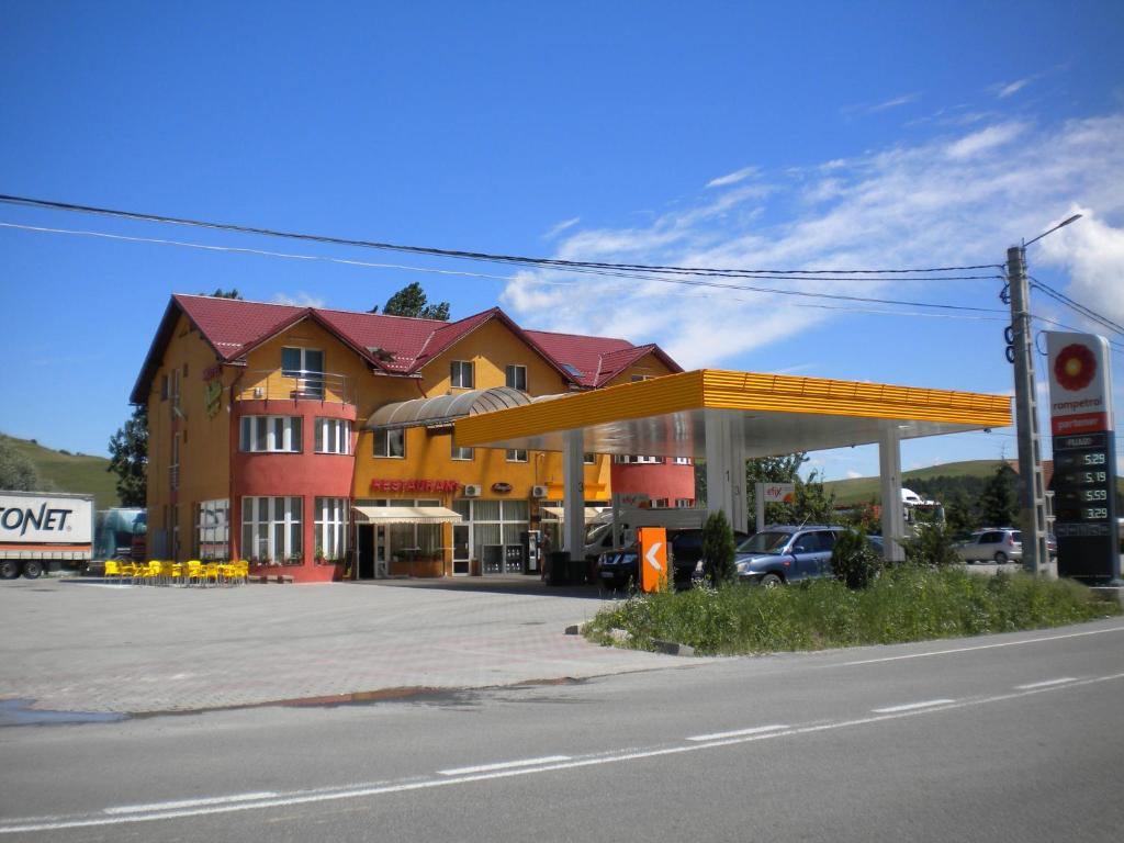 a gas station on the side of a road at Motel Dalia in Gilău