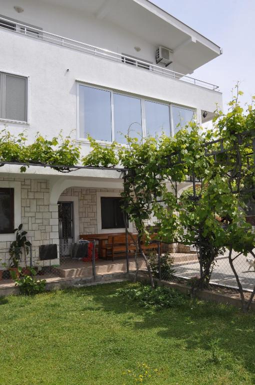 Zahrada ubytování Guest House Lalic