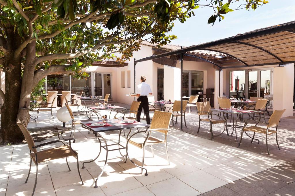 Restaurace v ubytování Golden Tulip Avignon Le Paradou