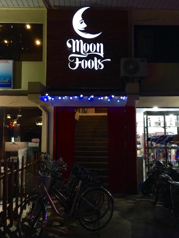 Certifikát, hodnocení, plakát nebo jiný dokument vystavený v ubytování Moon Fools Hostel