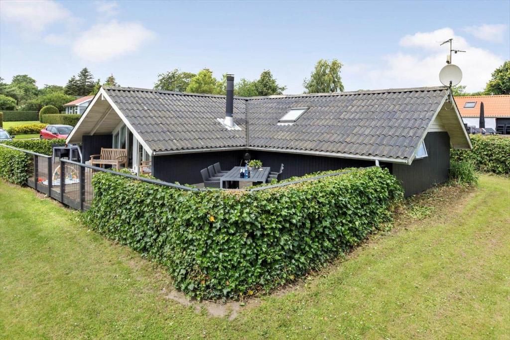 a house with a hedge in front of it at SB106-Sydals-Harresbaek-16 in Sarup