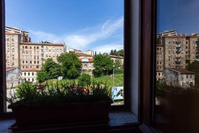Nespecifikovaný výhled na destinaci Rijeka nebo výhled na město při pohledu z hostelu