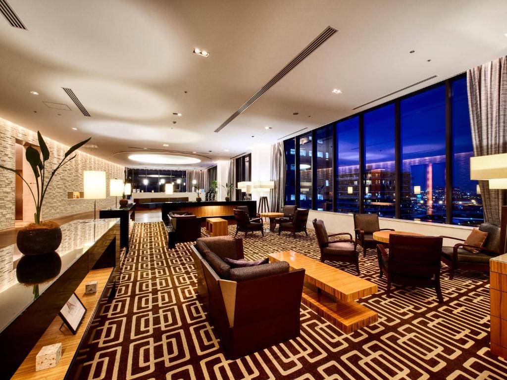 a hotel lobby with a view of the city at LOISIR HOTEL SHINAGAWA SEASIDE in Tokyo