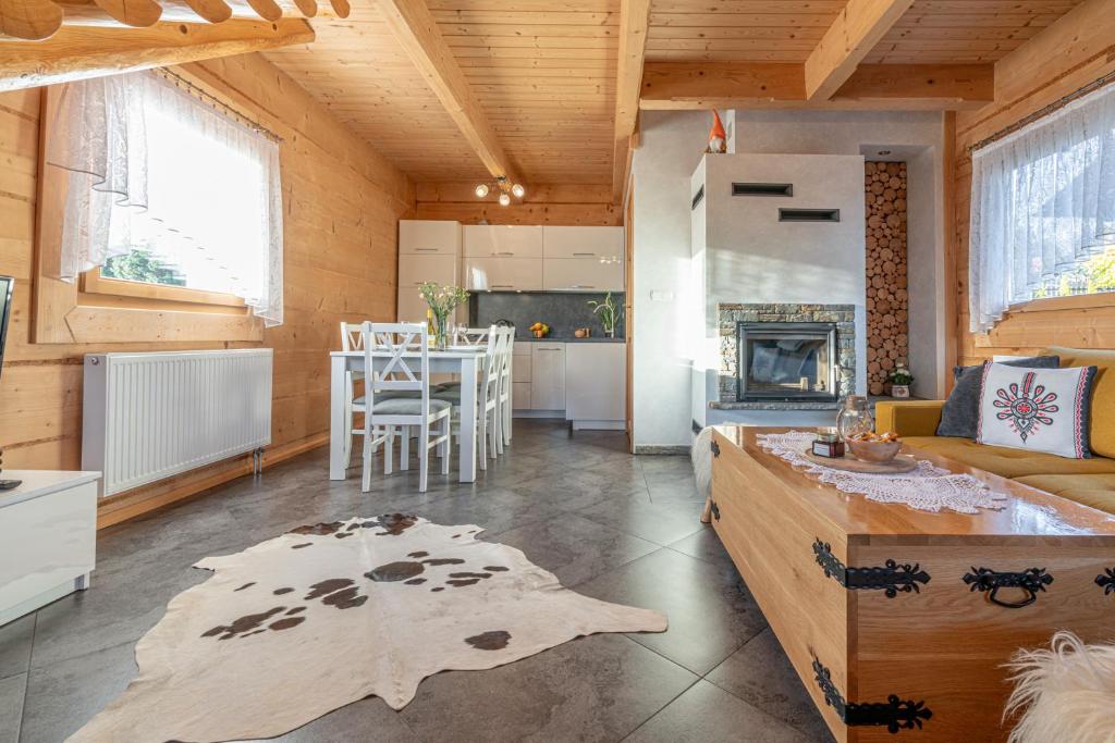 Osada Szaflary - jacuzzi na wyłączność dla każdego domku, ogólnodostępna sauna i plac zabaw w cenie - Chalet Met 2 Slaapkamers