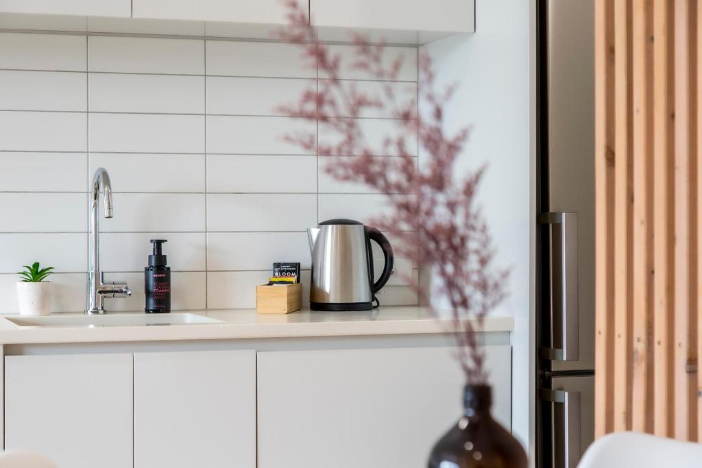 Walk To Ponsonby and K Road Quiet Home with Blackout Blinds for the perfect sleep