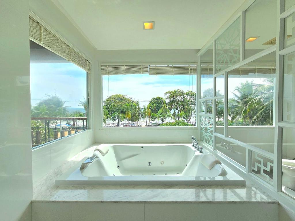 Welcome World Beachfront Resort - Resim 30