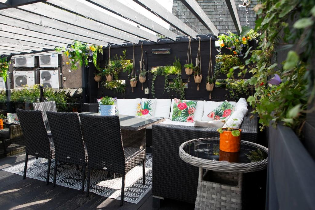 The Albert - Resim 43