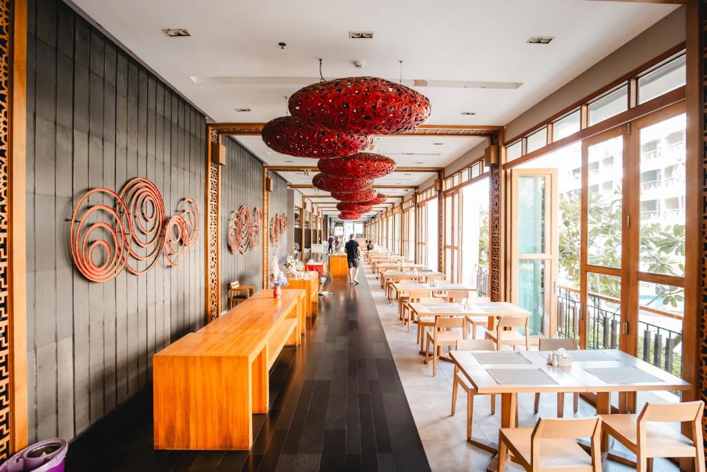 Welcome World Beachfront Resort - Resim 45