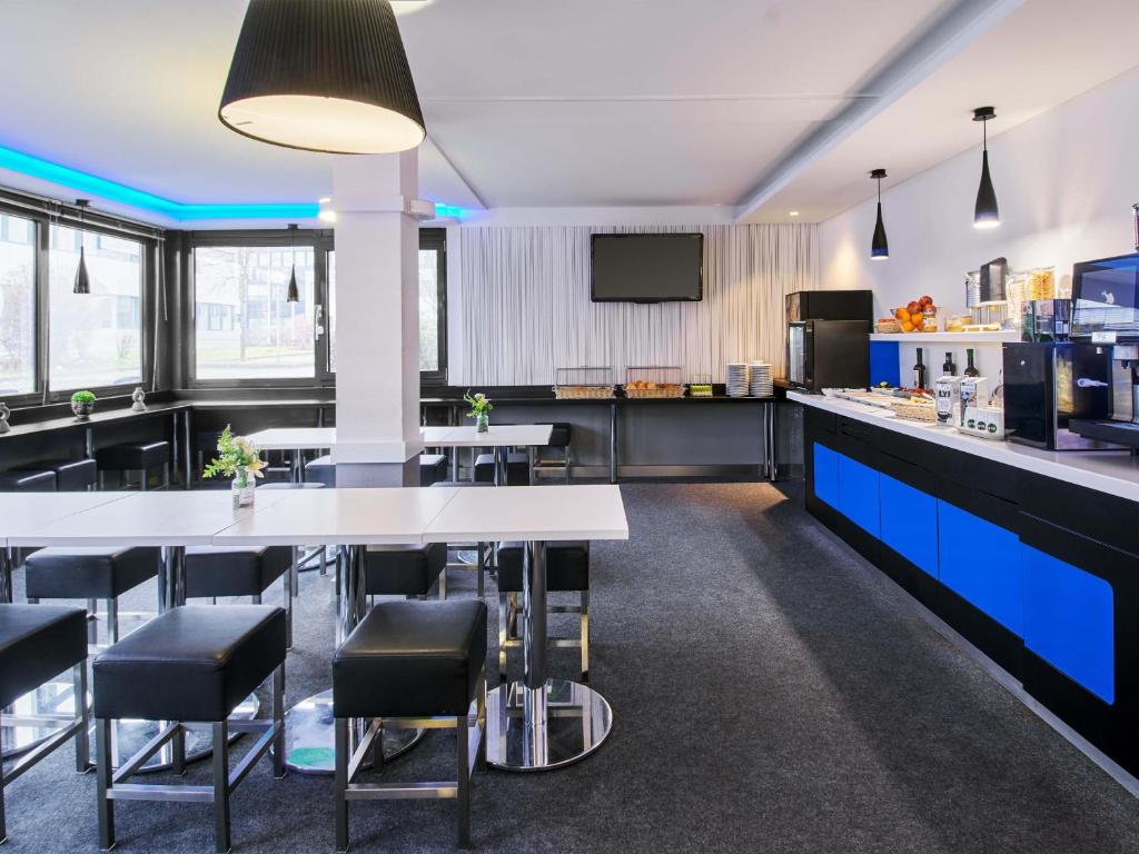 B&B HOTEL Bremen-Süd - Resim 3