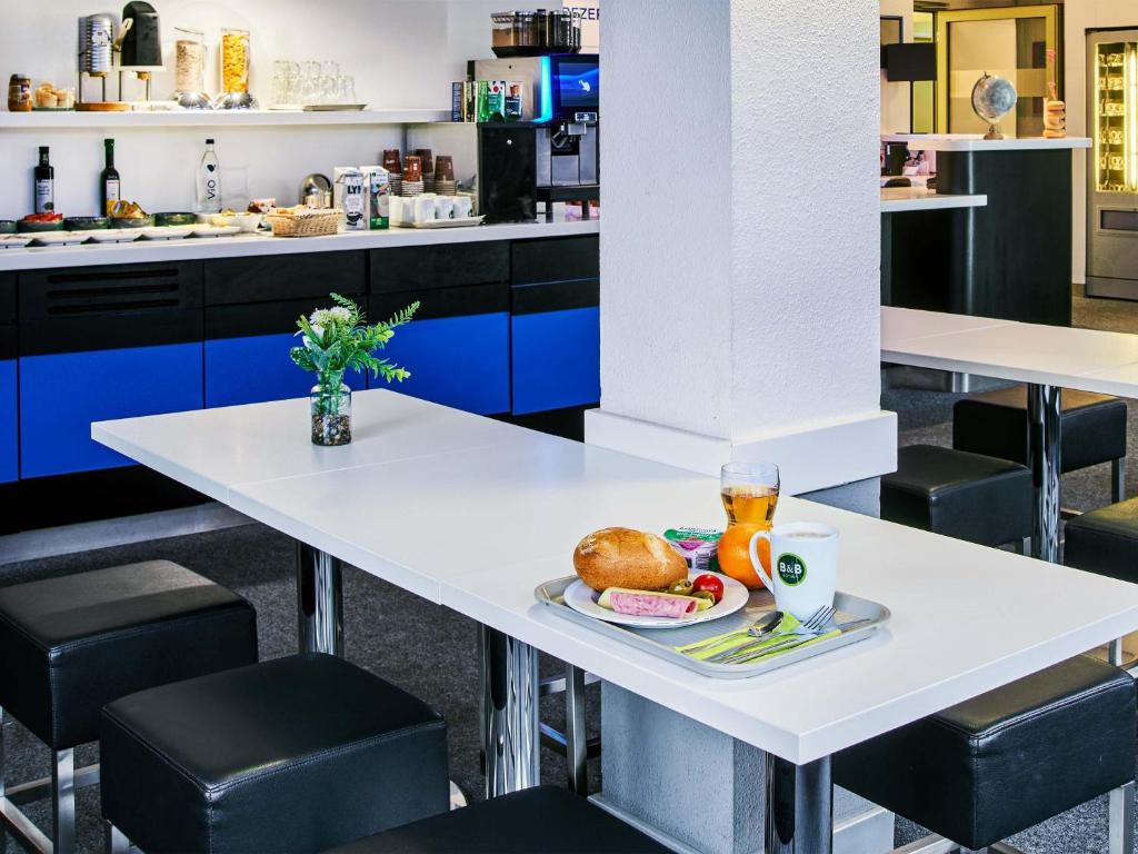 B&B HOTEL Bremen-Süd - Resim 4