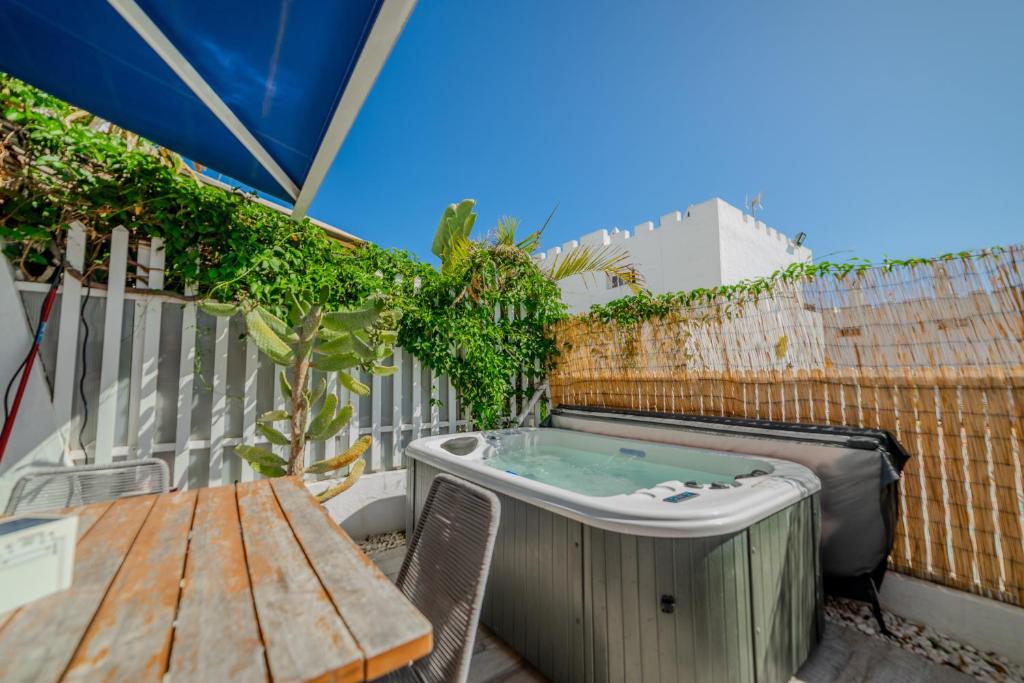 Bungalow jacuzzi PDI terraza - Bañera de hidromasaje en Playa del Inglés
