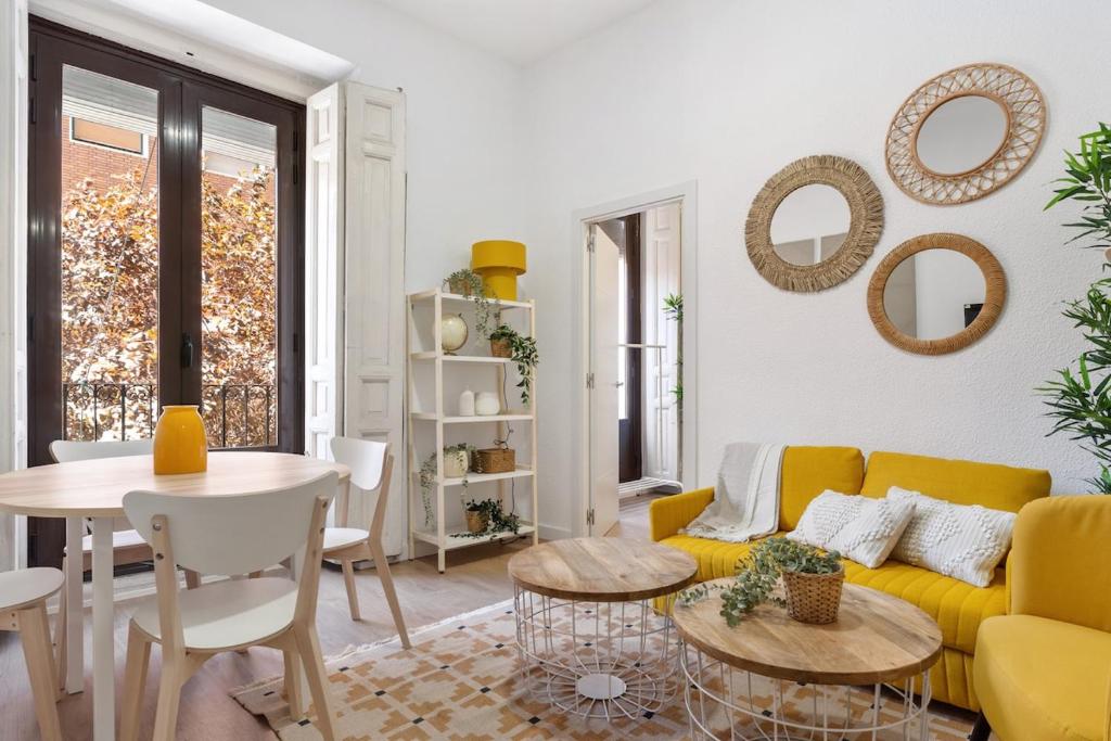 Yellow Lavapies