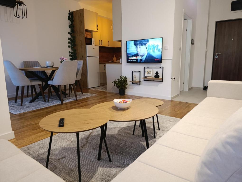 a living room with a table and a couch at Apartman ANATEO Istocno Sarajevo in Vranješ