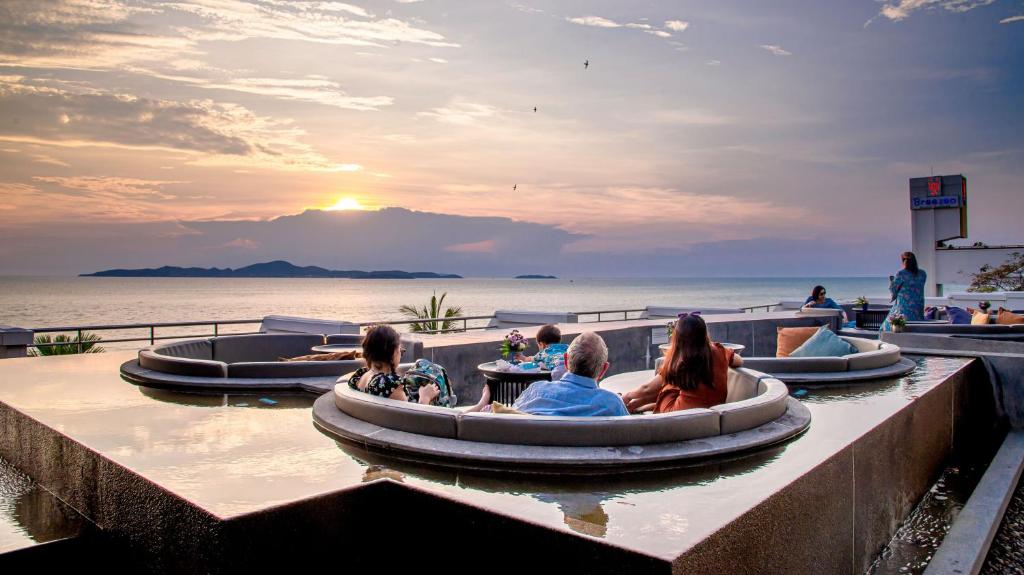 Royal Cliff Beach Terrace Best Beachfront Hotels in Pattaya - Royal Cliff Beach Terrace