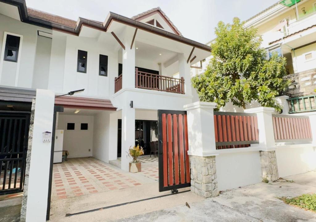 Το κτήριο όπου στεγάζεται  η βίλα