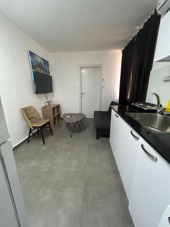 Kuchyň nebo kuchyňský kout v ubytování Slomo Place