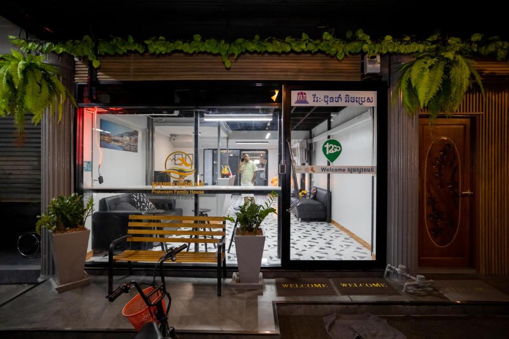 Pratunam Family House 2