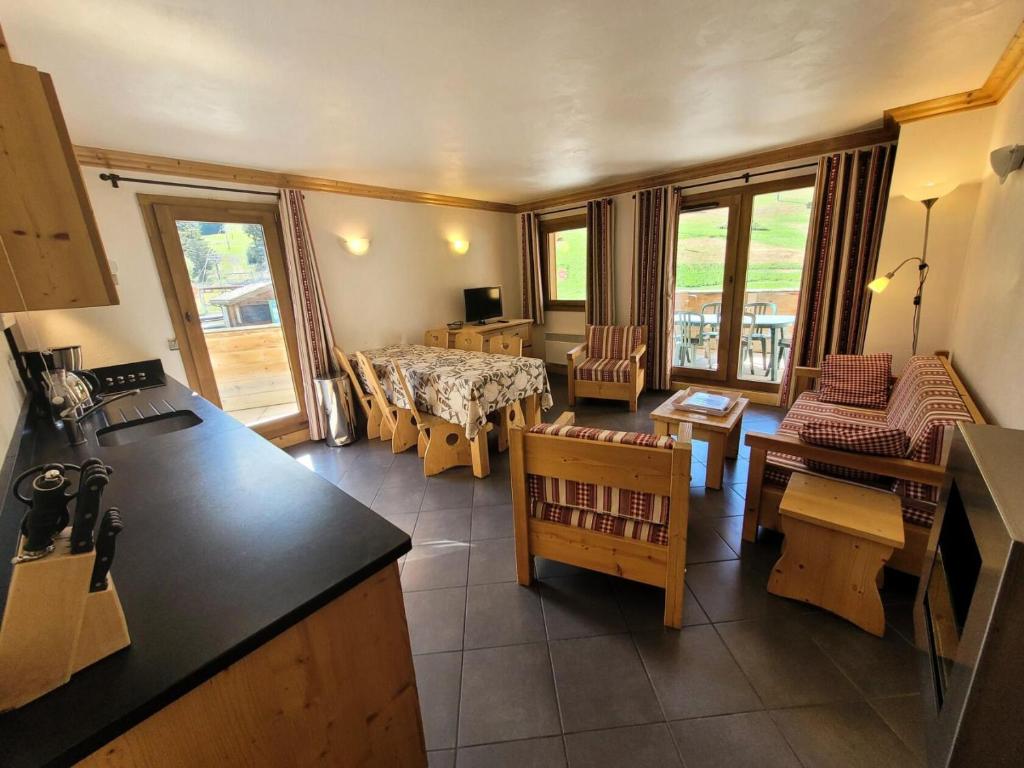 Η κουζίνα ή μικρή κουζίνα στο Résidence Le Criterium - Résidence Le Critérium 3 Chalet A Appartement 1 MAE-1993