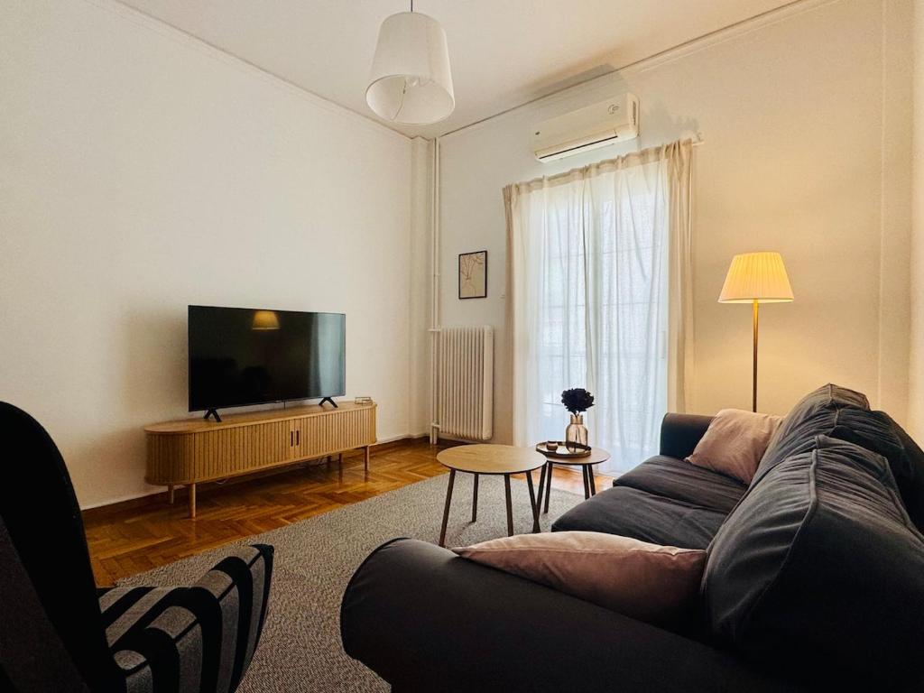 1 minute from metro station, 12 minutes from Akropolis