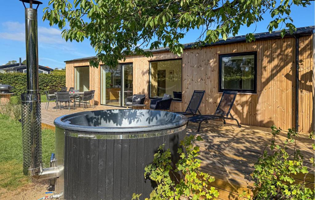 Zdjęcie z galerii obiektu 4 Bedroom Pet Friendly Home In Rønde w mieście Rønde