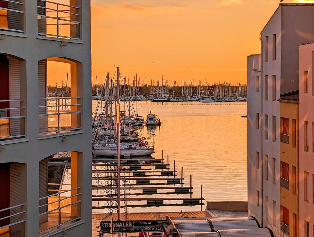 Cap d Agde T4 Duplex Center Port Private Parking WIFI Air Conditioning