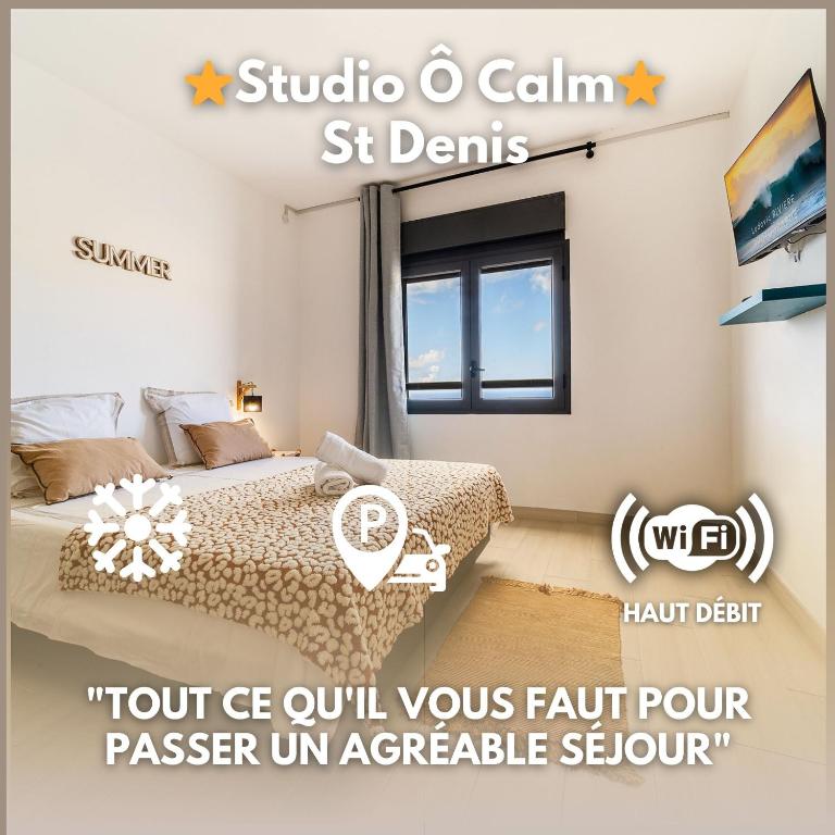a bedroom with two beds and a window at Studio Ô Calm - Confort & sérénité, proche aéroport in Saint-Denis