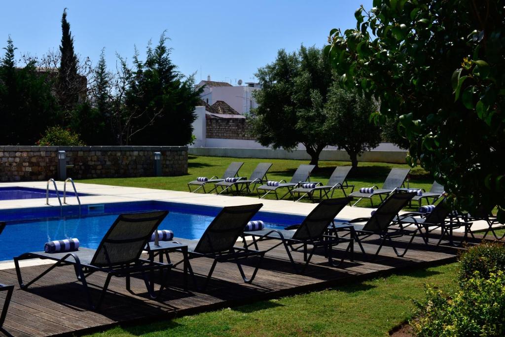 Het zwembad bij of vlak bij Pousada Convento de Tavira