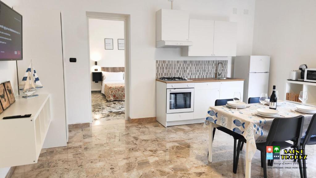 Kuchyň nebo kuchyňský kout v ubytování Casa Vacanze Saint Tropez - Pineto