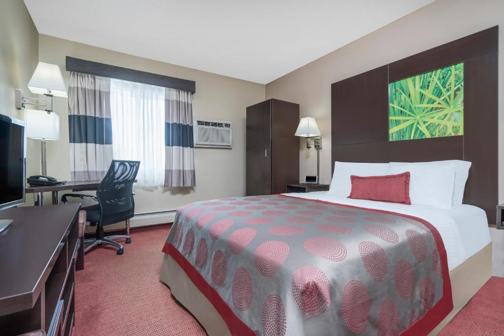 Ramada by Wyndham Minneapolis Golden Valley photo