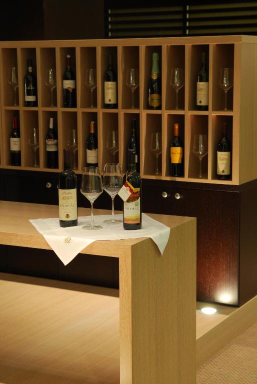 two glasses of wine are sitting on a table at Hotel Princess in Bar