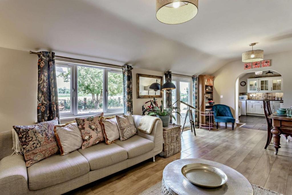 Posezení v ubytování Blossom Cottage