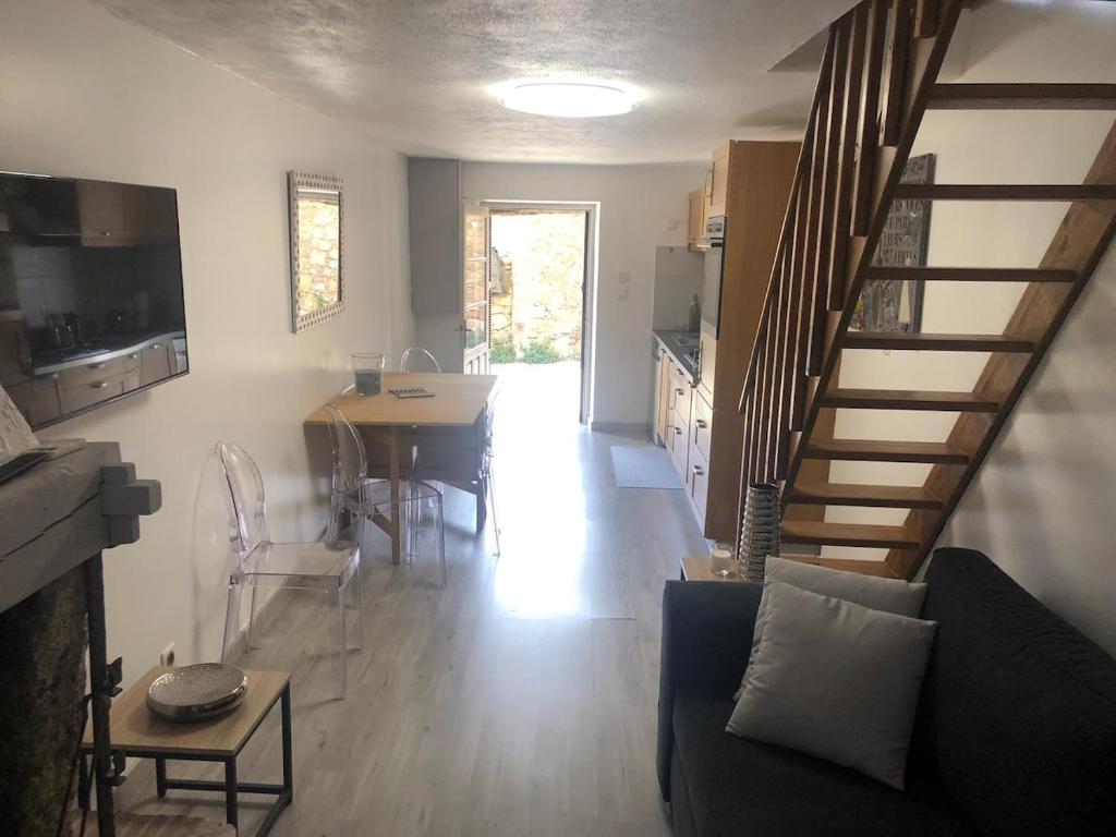 TV a/nebo společenská místnost v ubytování T3 en duplex au cœur de Piana