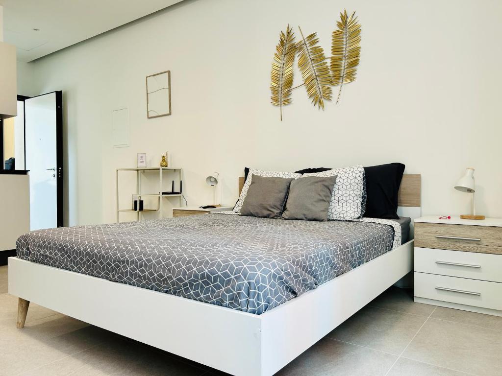 Golden Suite - Stylish and with FREE Parking!