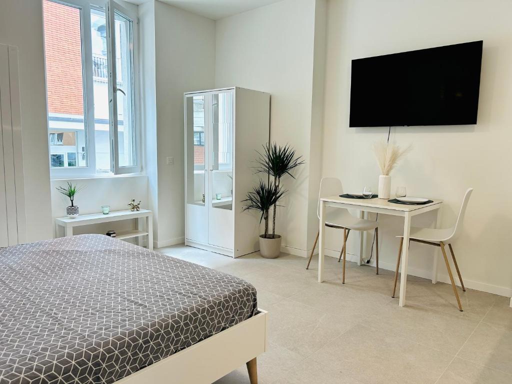 Golden Suite - Stylish and with FREE Parking! - Resim 5