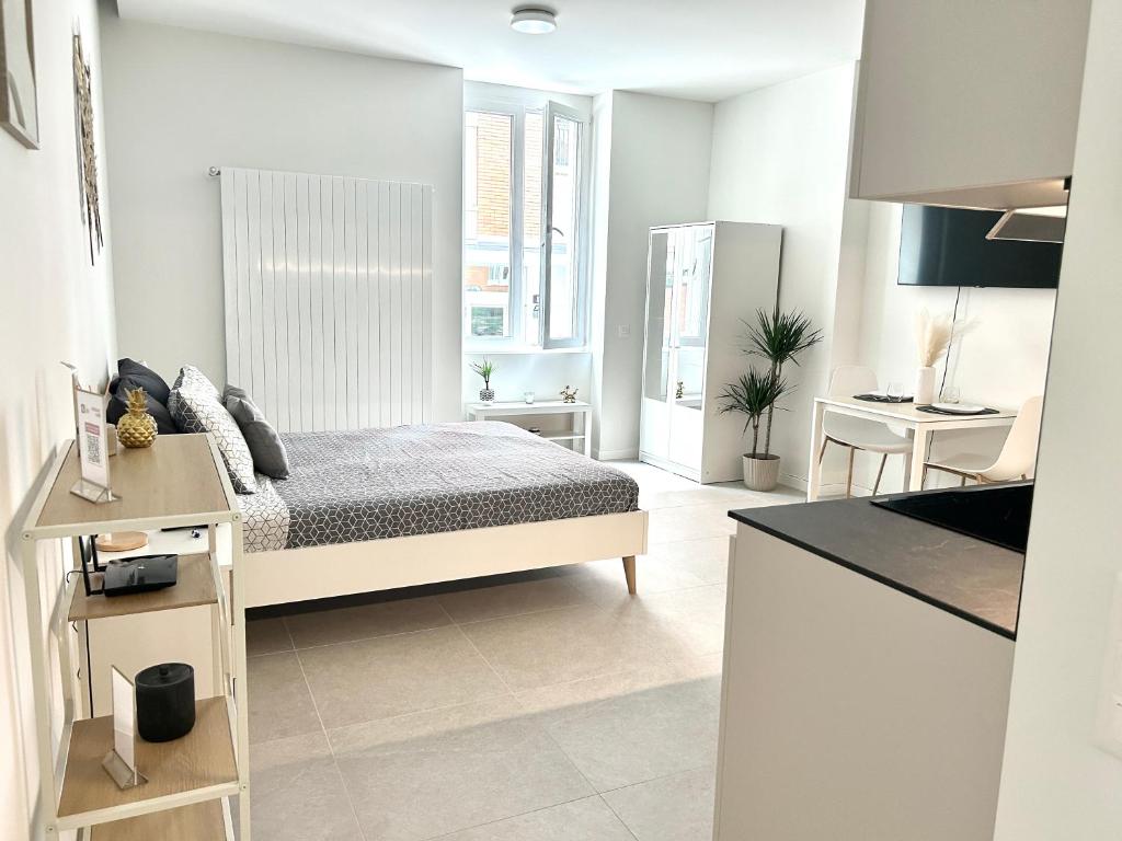 Golden Suite - Stylish and with FREE Parking! - Resim 9