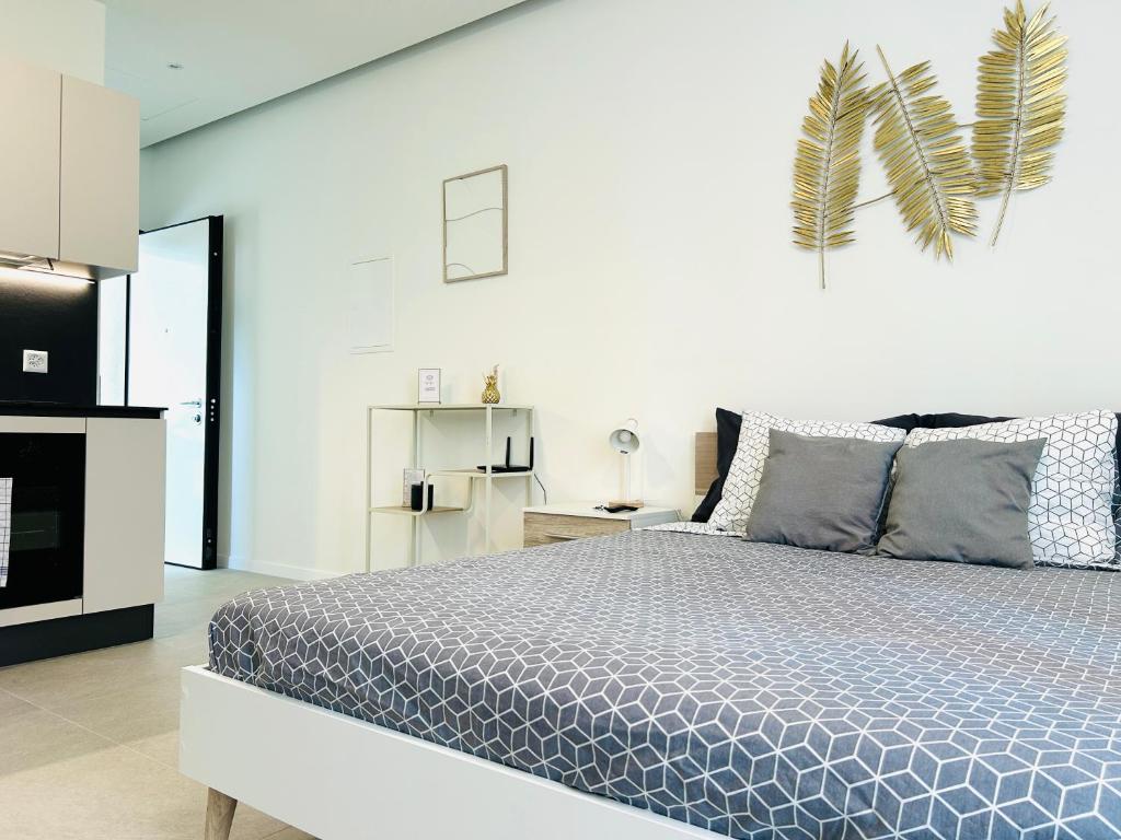 Golden Suite - Stylish and with FREE Parking! - Resim 8