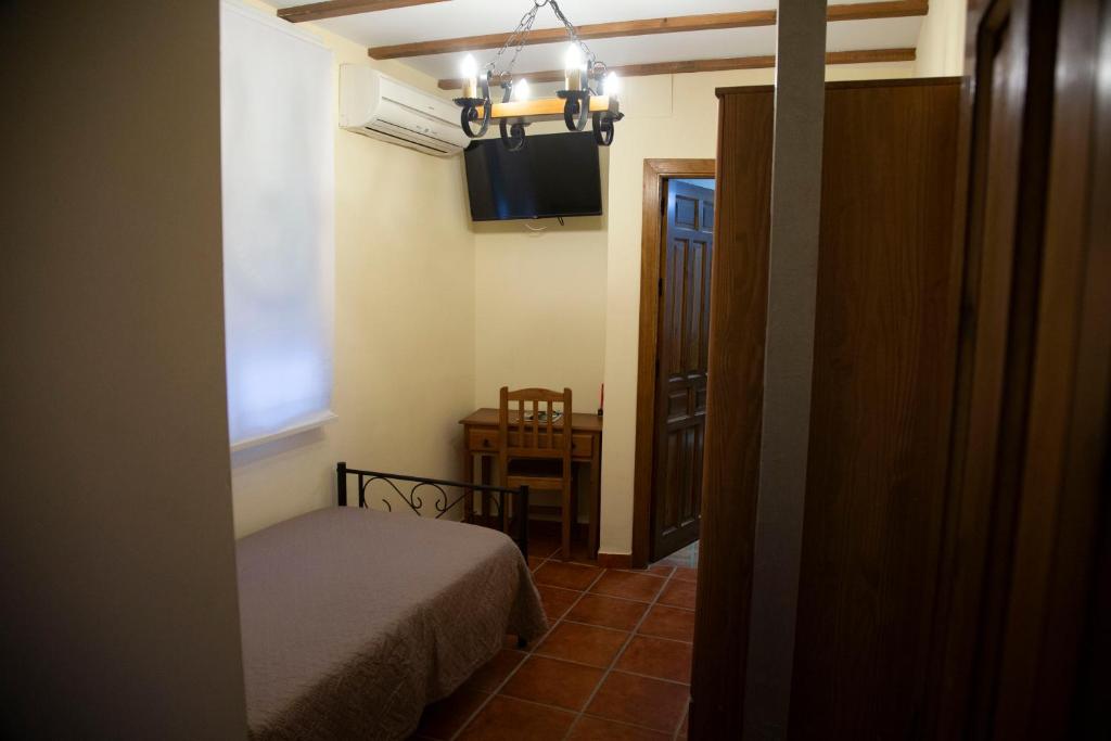 POSADA LEPANTO - Eenpersoonskamer Met Eigen Badkamer