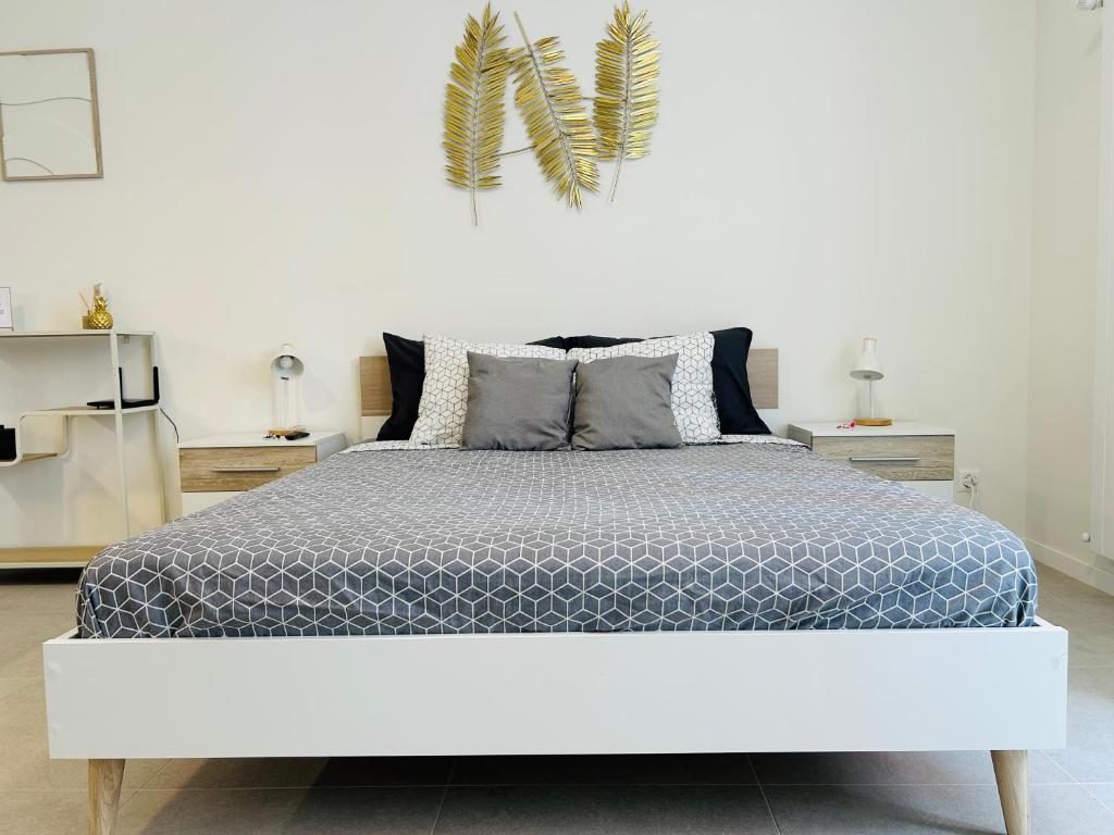 Golden Suite - Stylish and with FREE Parking! - Resim 15