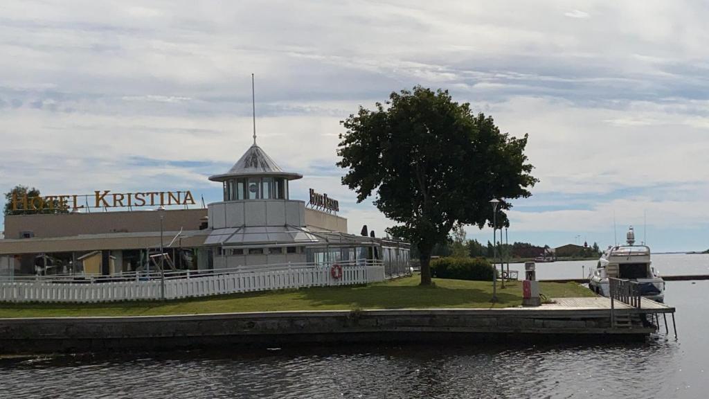 a building on the shore of a body of water at Hotel Kristina in Kristiinankaupunki