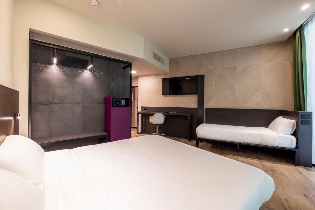 Hotel degli Arcimboldi - Resim 39