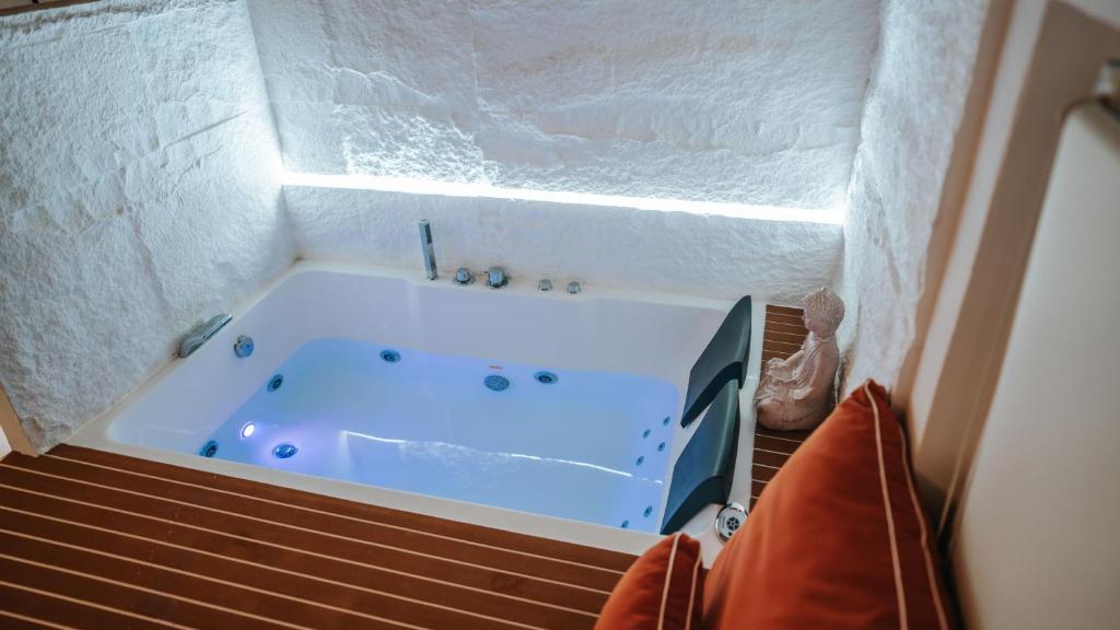a large bath tub in a room at Zahira suite&spa in Palermo